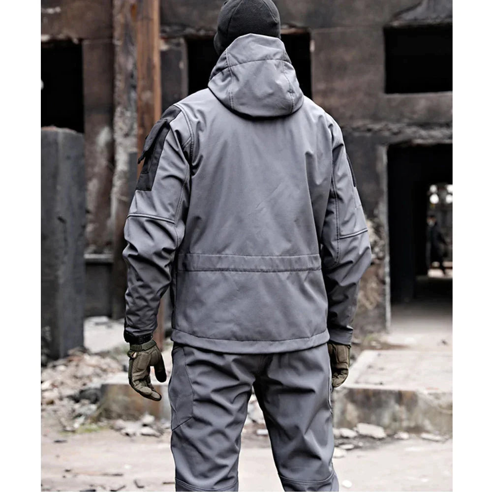 OutdoorGuard Zeus | Die ultimative Outdoor-Expeditionsjacke + Hose